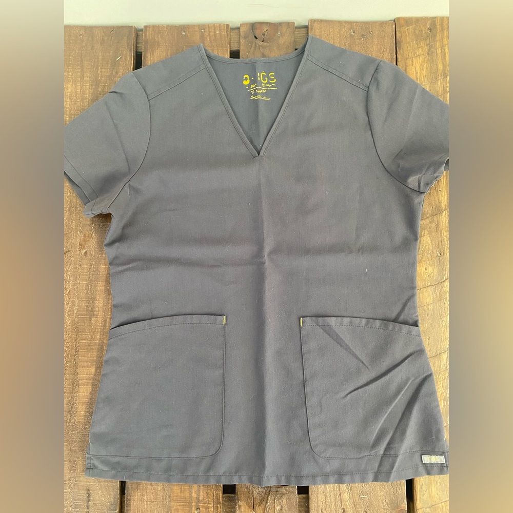 FIGS scrub top and bottoms set. Top is a size small and bottoms are a medium.